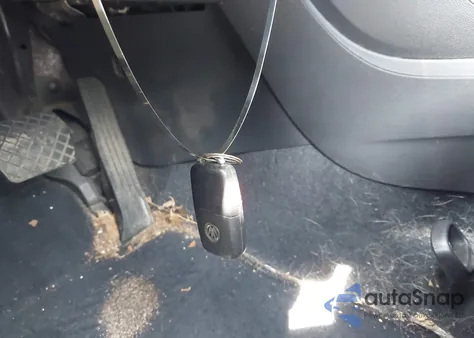 2013 Volkswagen Beetle 2.5L z USA, uszkodzony, nr VIN 3VWJX7AT5DM654445